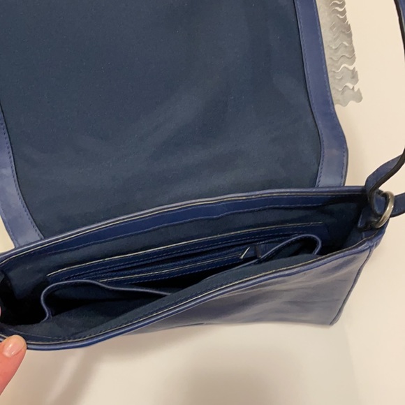 Beautiful navy Cole Haan purse. - Picture 4 of 4